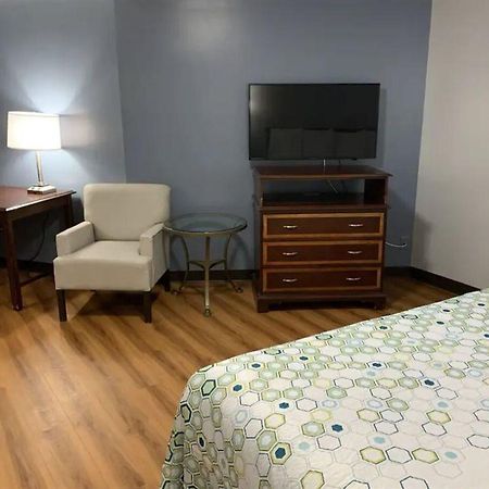 Denver Econo Lodge Inn & Suites מראה חיצוני תמונה
