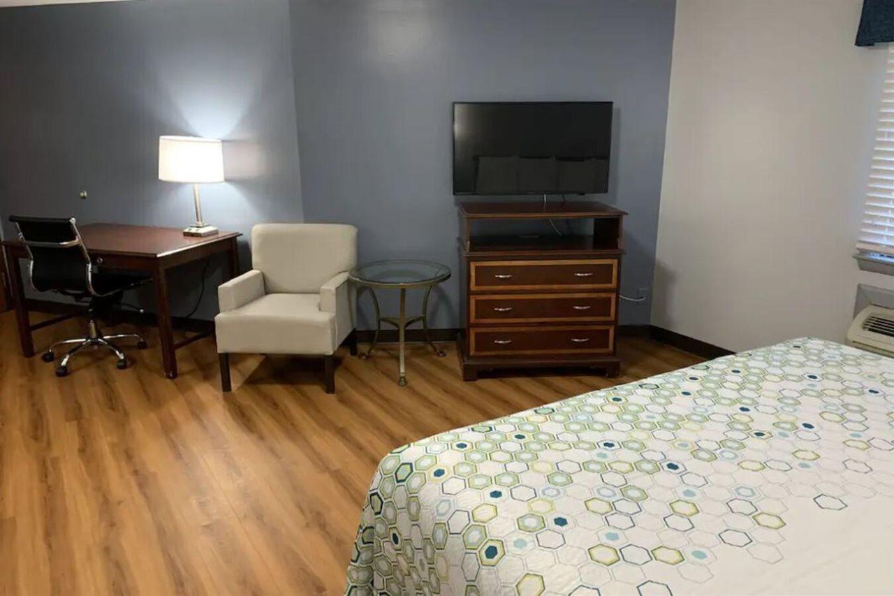 Denver Econo Lodge Inn & Suites מראה חיצוני תמונה