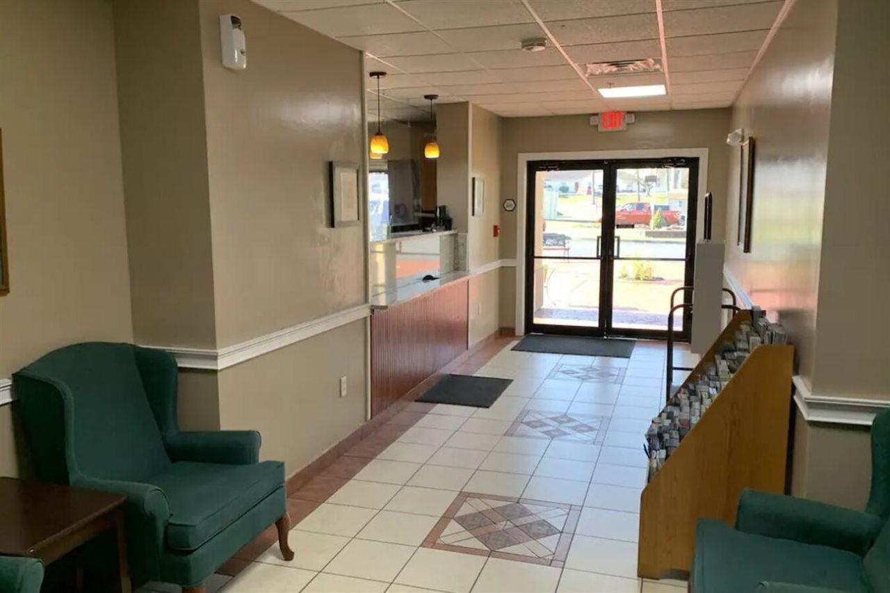 Denver Econo Lodge Inn & Suites מראה חיצוני תמונה