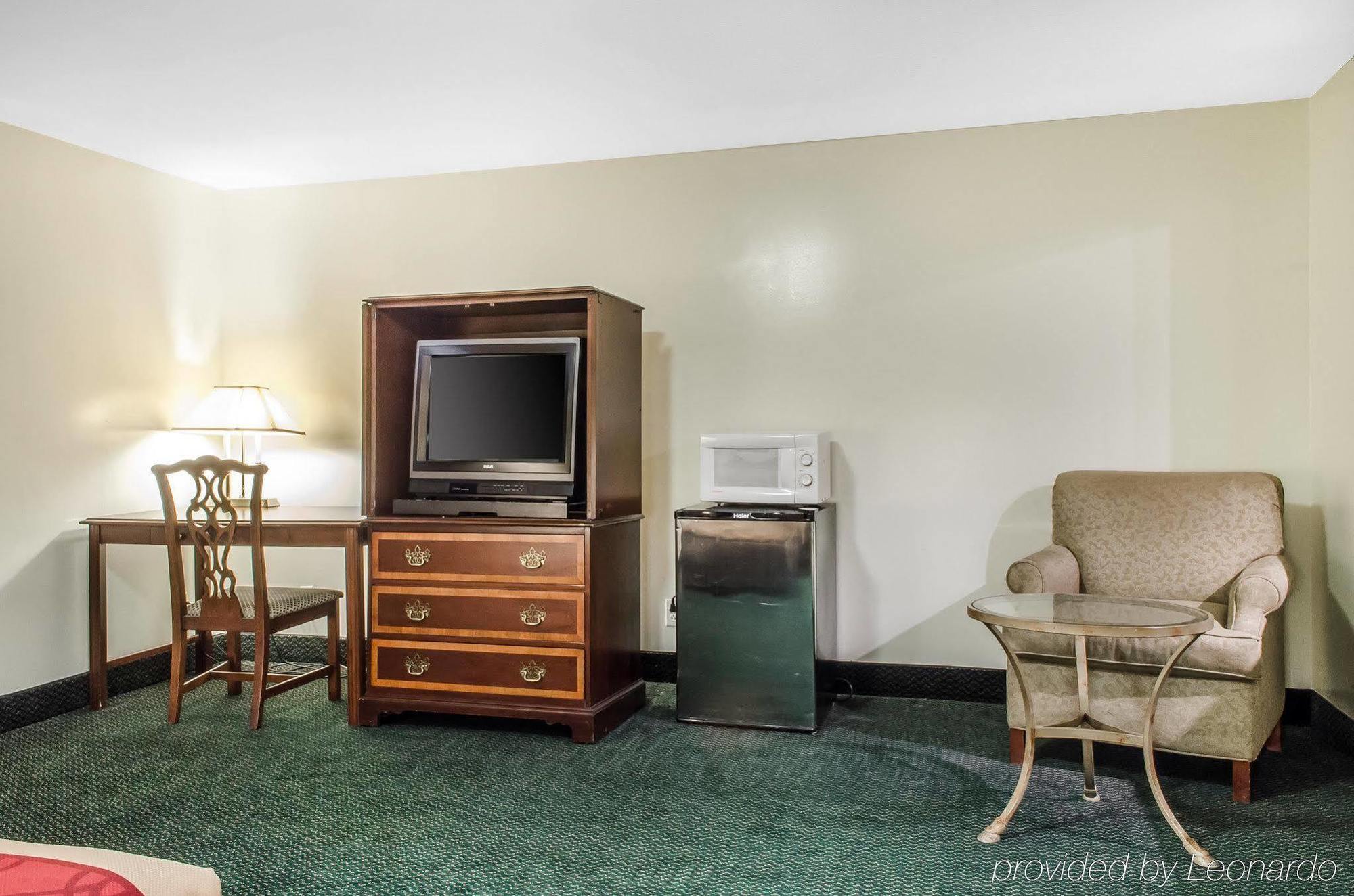 Denver Econo Lodge Inn & Suites מראה חיצוני תמונה