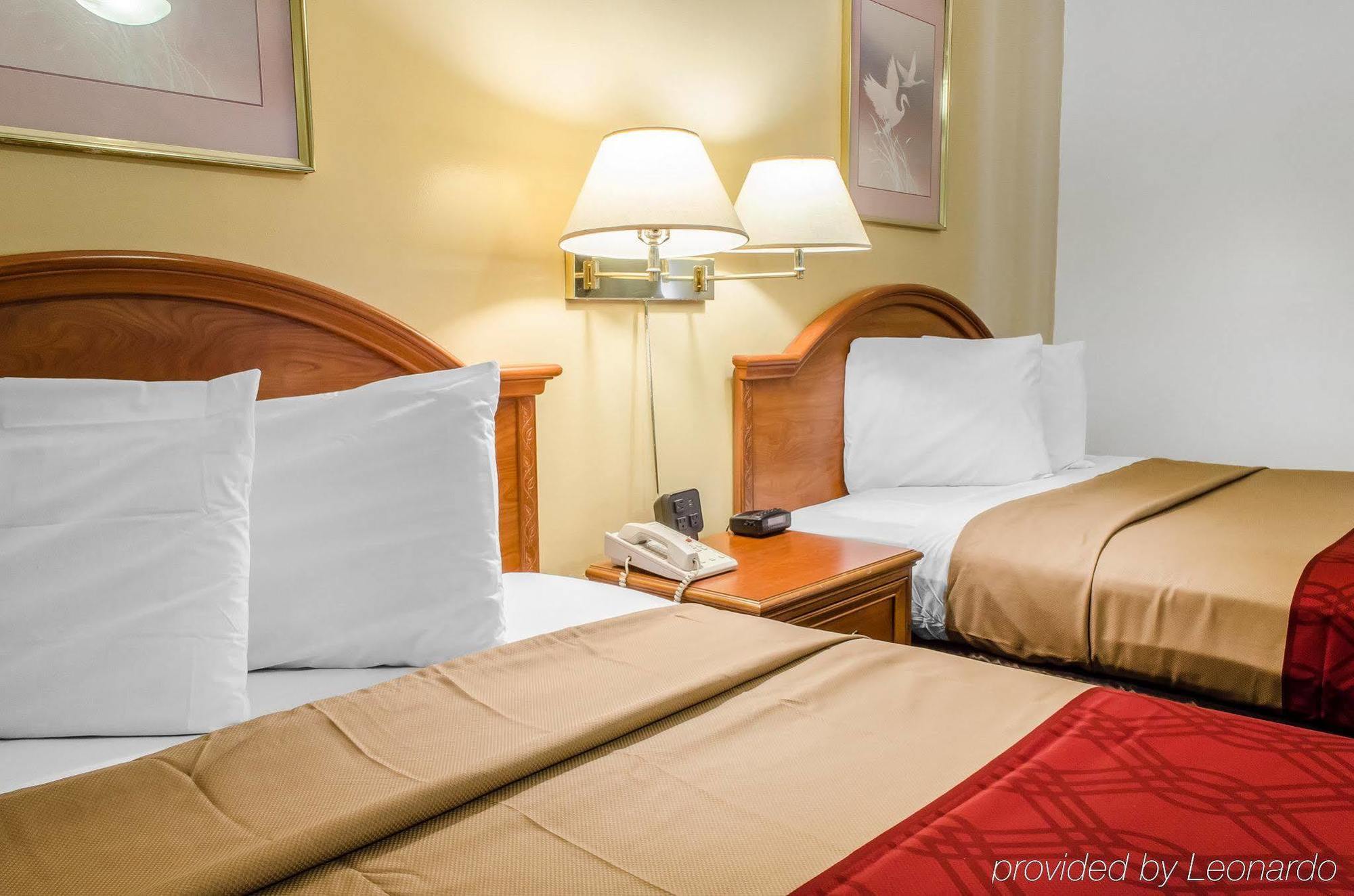 Denver Econo Lodge Inn & Suites מראה חיצוני תמונה