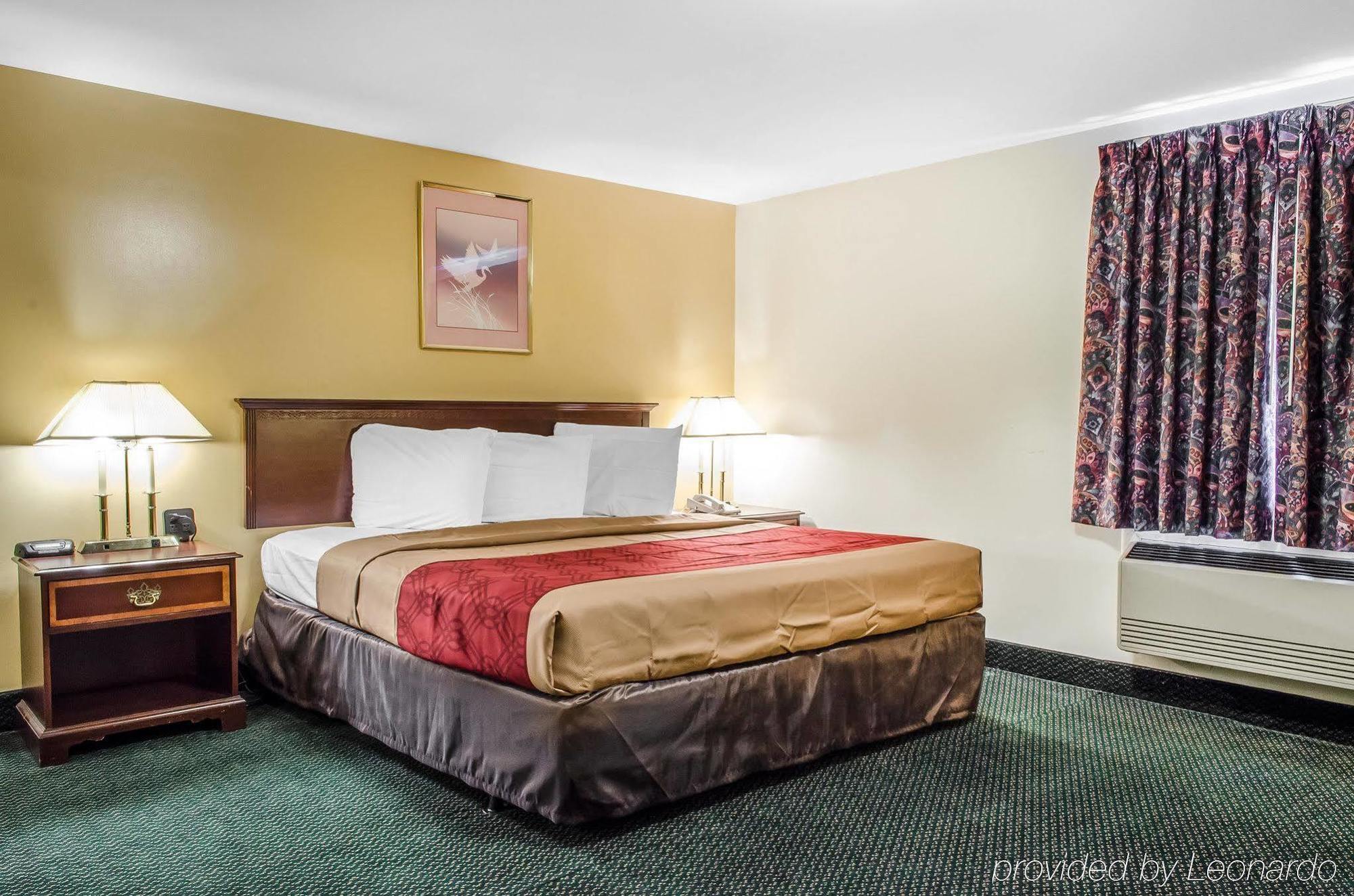 Denver Econo Lodge Inn & Suites מראה חיצוני תמונה