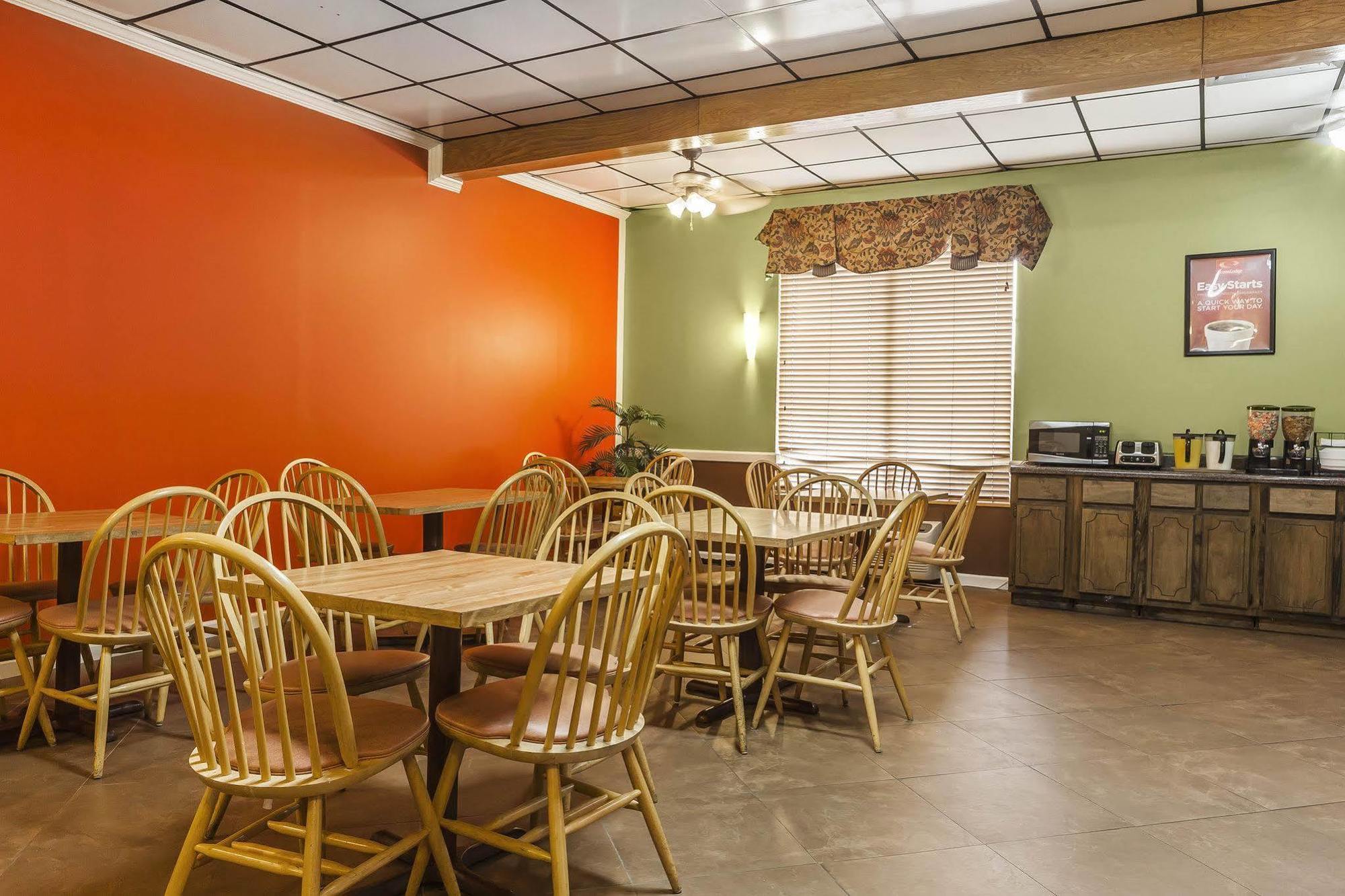 Denver Econo Lodge Inn & Suites מראה חיצוני תמונה