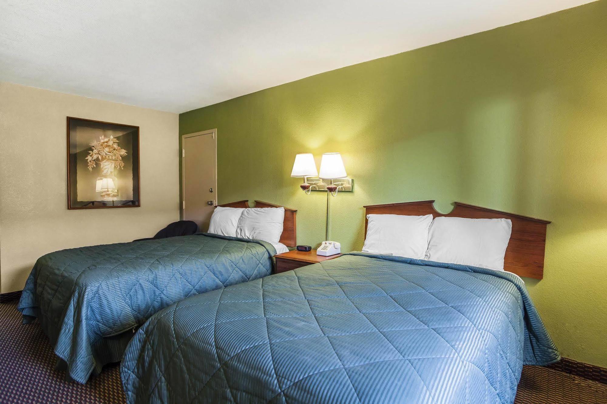 Denver Econo Lodge Inn & Suites מראה חיצוני תמונה
