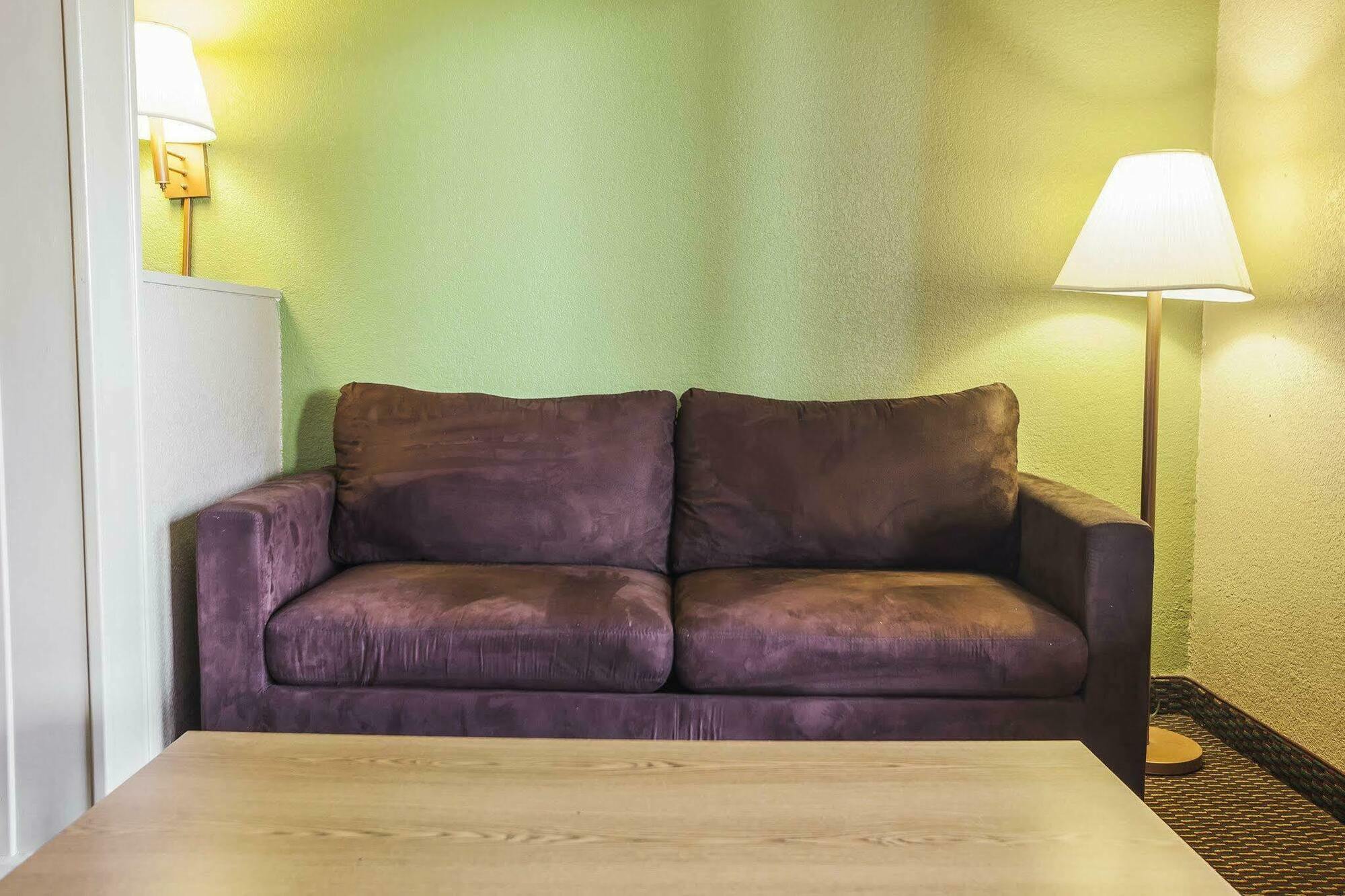 Denver Econo Lodge Inn & Suites מראה חיצוני תמונה