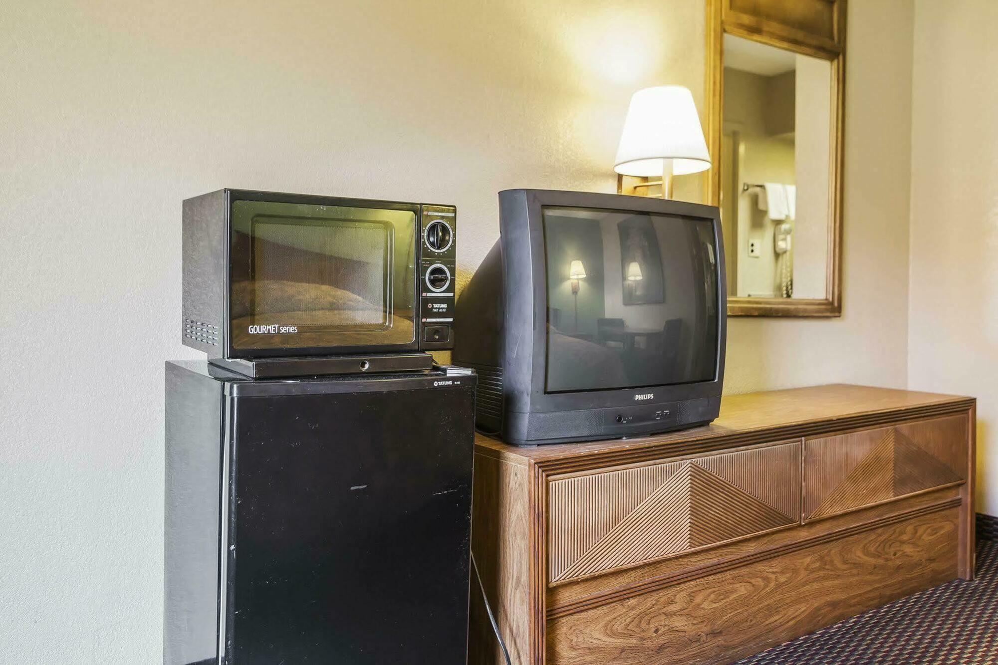 Denver Econo Lodge Inn & Suites מראה חיצוני תמונה