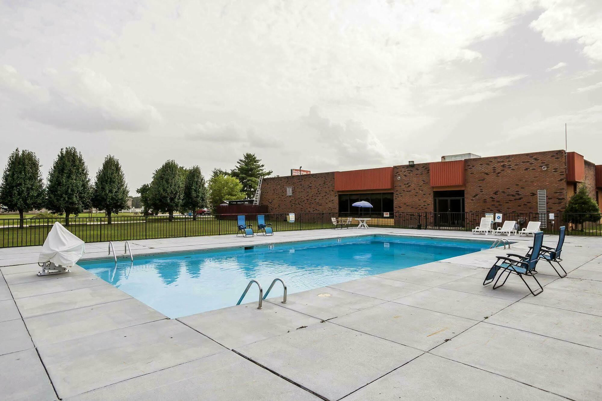 Denver Econo Lodge Inn & Suites מראה חיצוני תמונה