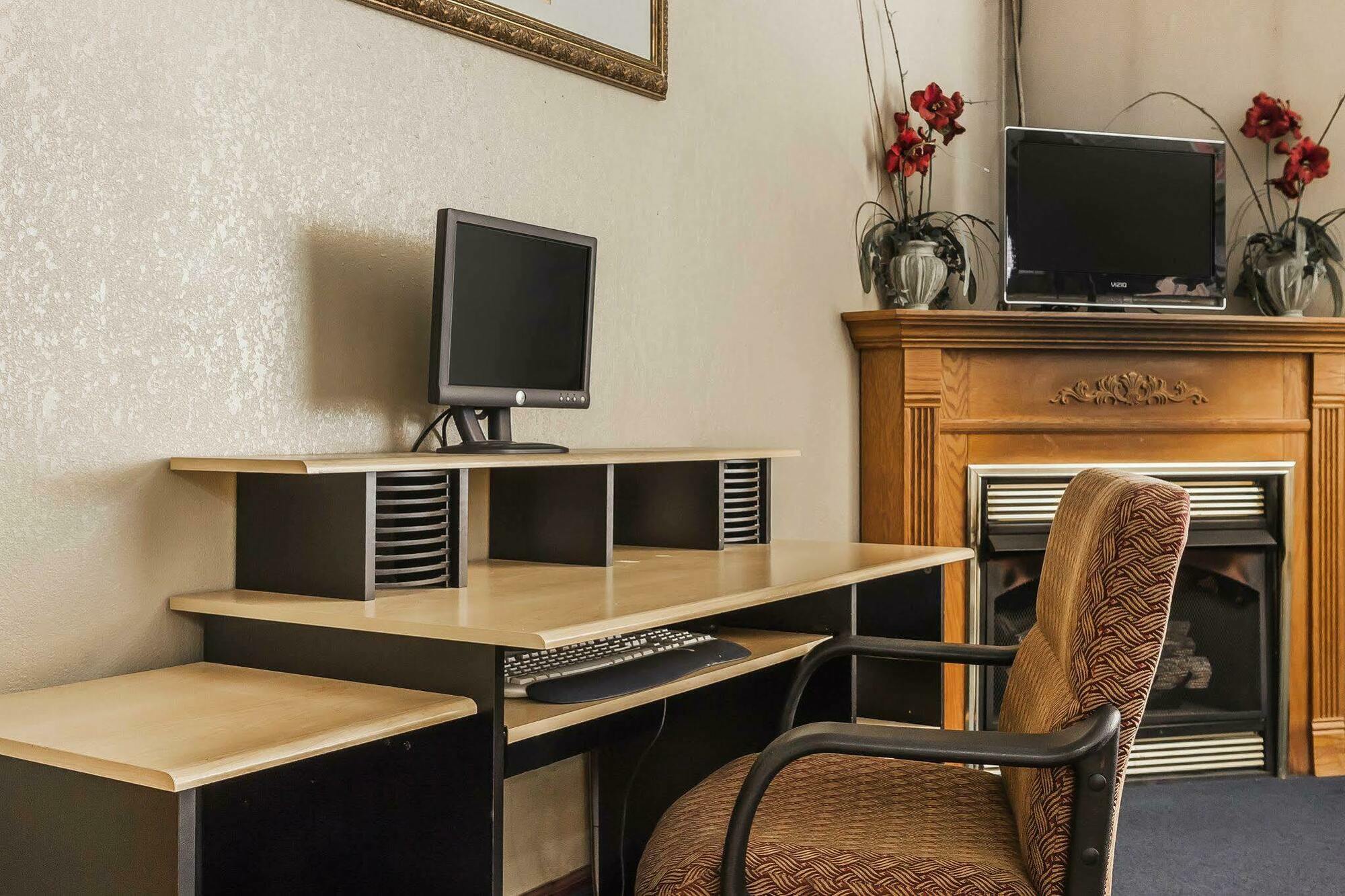 Denver Econo Lodge Inn & Suites מראה חיצוני תמונה